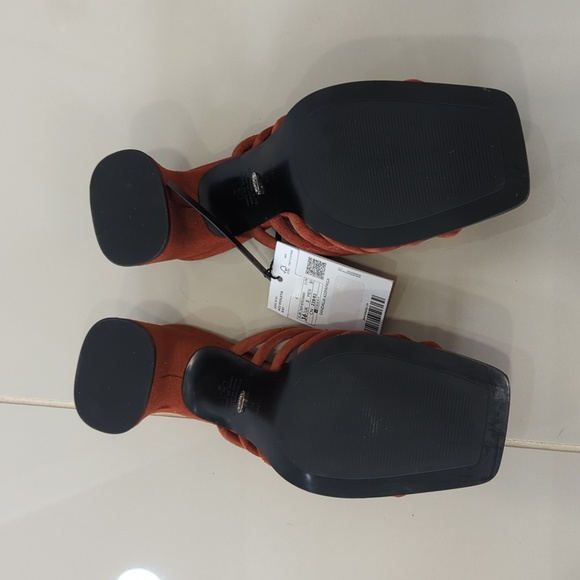 NIB Mango Strappy Mules sz 6 - Picture 7 of 10